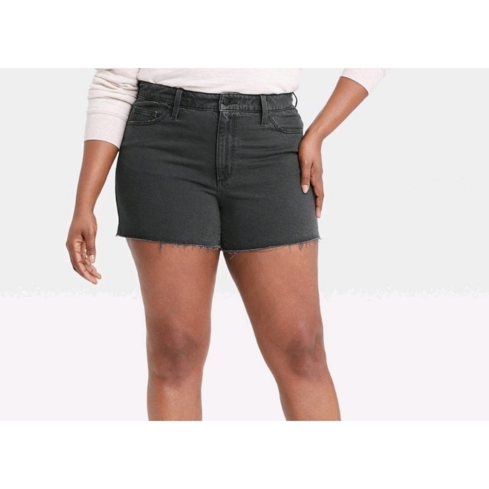 Universal Thread High Rise Vintage Midi Jean shorts Black